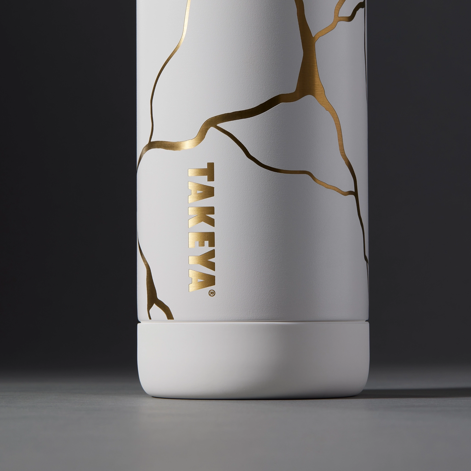 kintsugi-water-bottle-with-straw-lid-s2 51389-TK_HO25_Kintsugi_Takeya9236_Crop.png