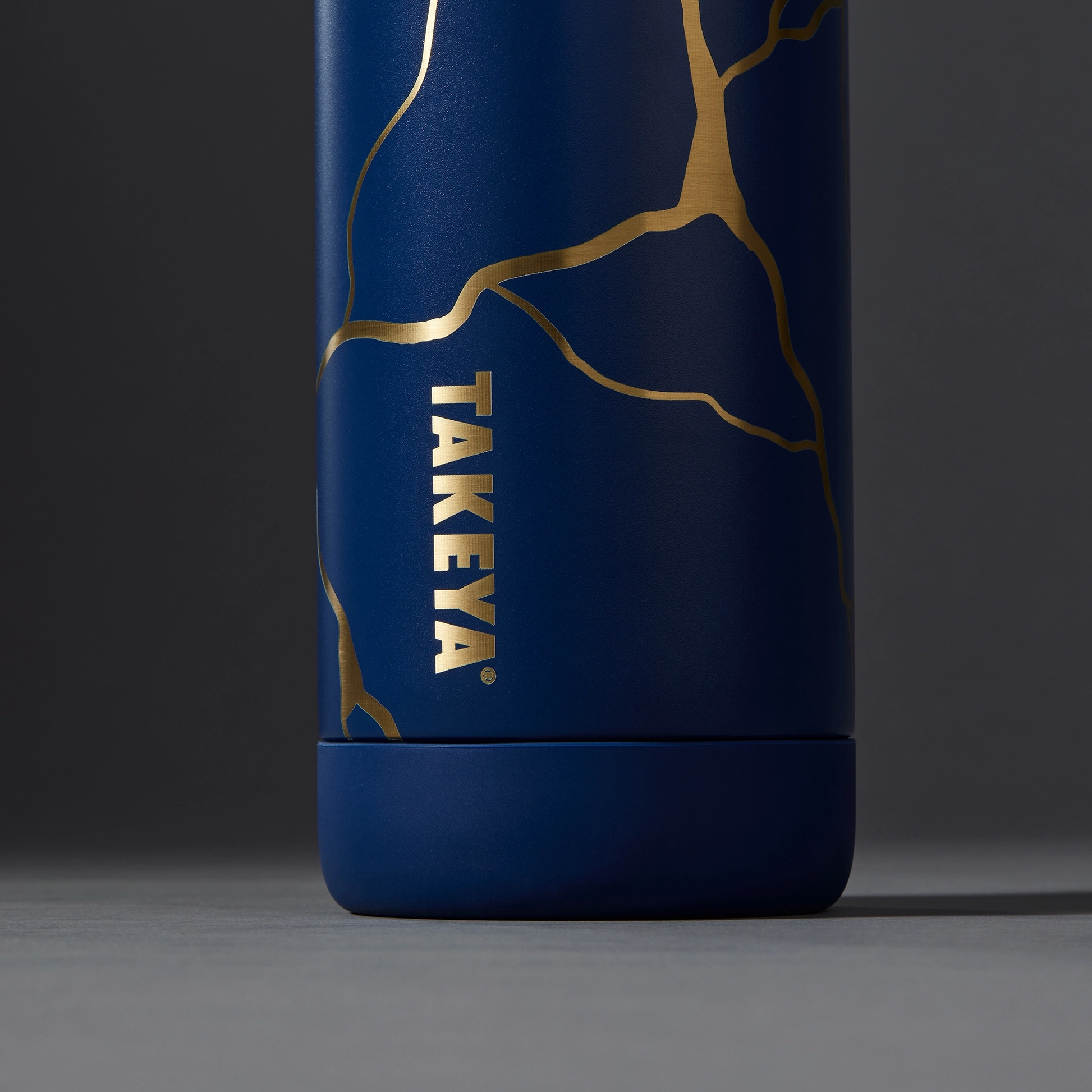 kintsugi-water-bottle-with-spout-lid-f1 51390-TK_HO25_Kintsugi_Takeya9241_Crop.png